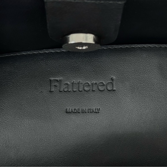 Flattered Classic Leather Bag. Scandinavian Minimalist Brand. Hedda Grande Tote. - Picture 11 of 16